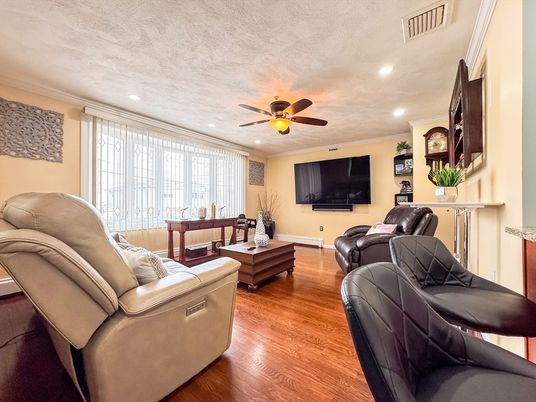 Interior, Living room, Recessed Lighting, Wood Texture Flooring