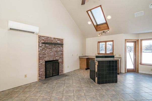 Fireplace, Interior, Kitchen, Recessed Lighting