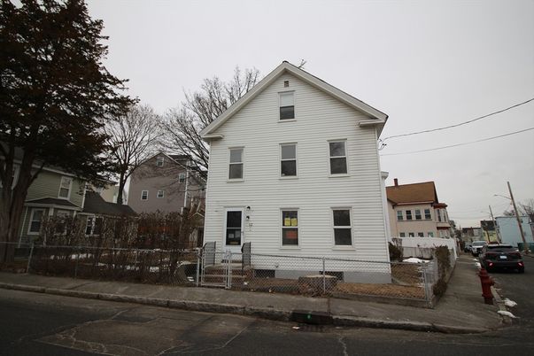 Exterior, Facade, Queen Anne Victorian