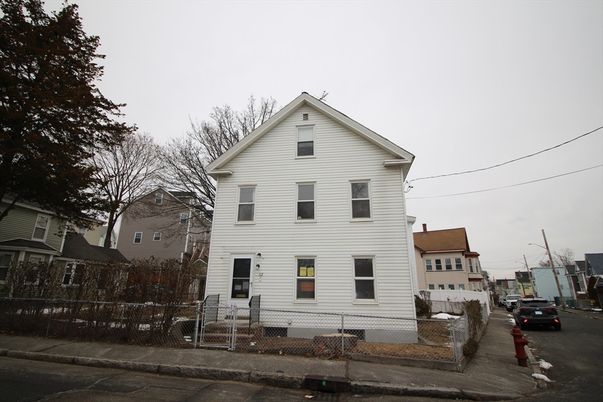 Exterior, Facade, Farmhouse