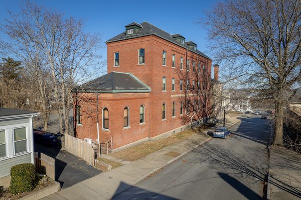 Exterior, Facade, Brick Facade, Georgian