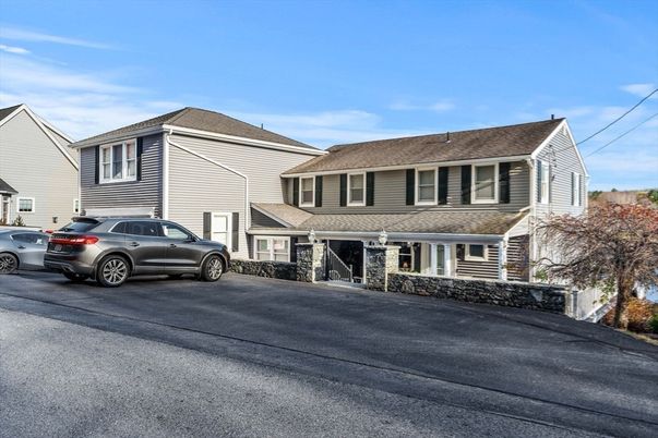 Exterior, Facade, Raised Ranch