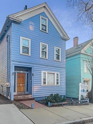 Exterior, Facade, Queen Anne Victorian