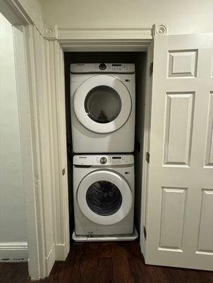 Interior, Utility Closets, Washer, Wood Texture Flooring