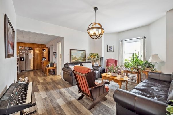 Interior, Living room, Pendant Lights, Piano, Stainless Steel Appliances, Wood Texture Flooring