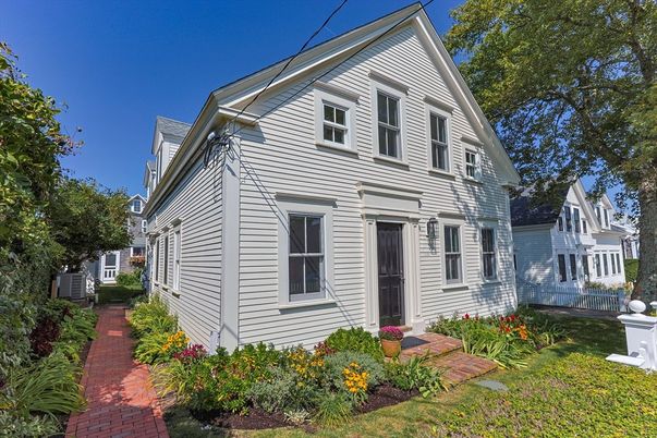 Exterior, Facade, Queen Anne Victorian