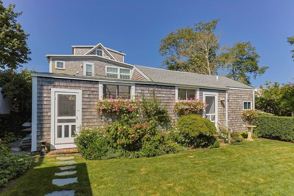 Exterior, Facade, Cape Cod