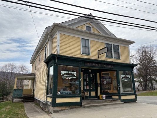 Exterior, Facade, American Foursquare
