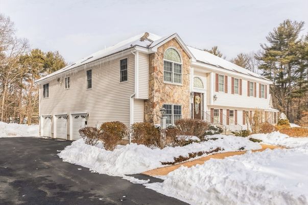 Attached, Exterior, Facade, Raised Ranch