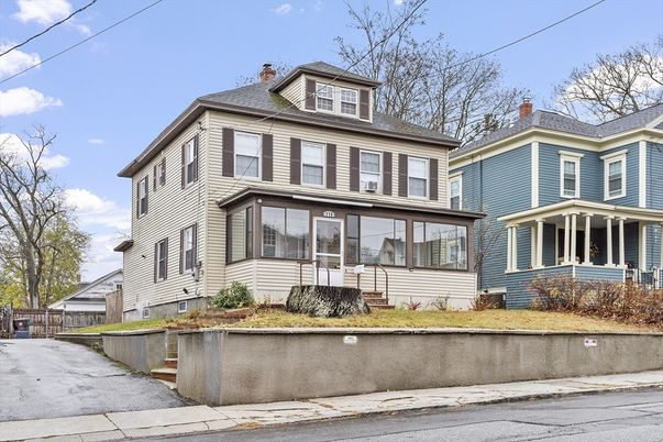 Exterior, Facade, American Foursquare