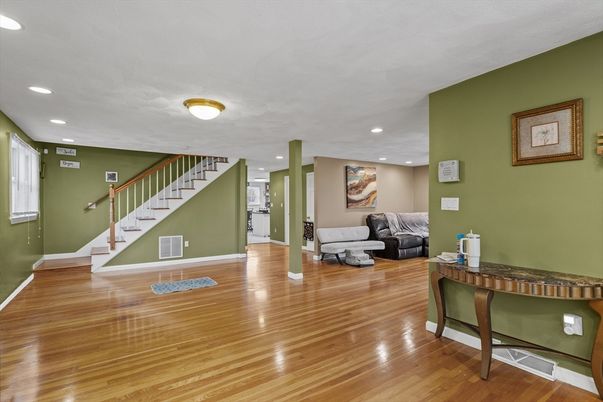 Interior, Recessed Lighting, Wood Texture Flooring