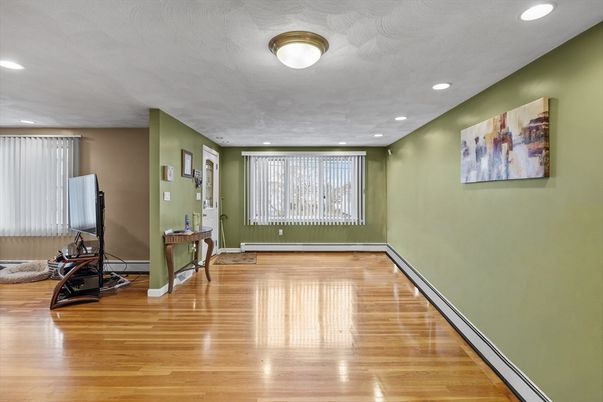 Interior, Recessed Lighting, Wood Texture Flooring