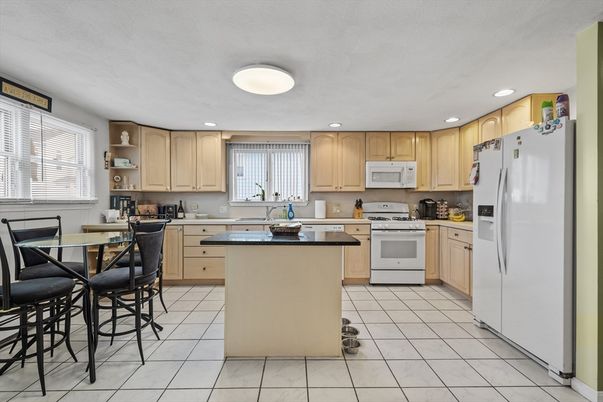 Dining room, Interior, Kitchen, Recessed Lighting