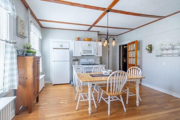 Dining room, Interior, Kitchen, Pendant Lights, Wooden Beams, Wood Texture Flooring