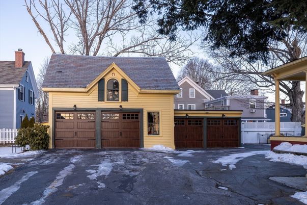 Attached, Exterior, Facade, Cape Cod