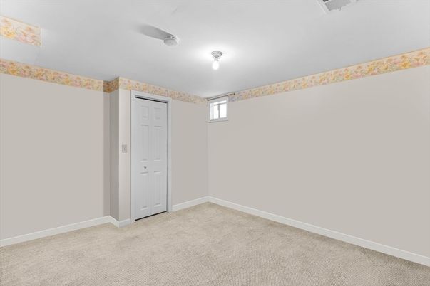 Empty room, Interior