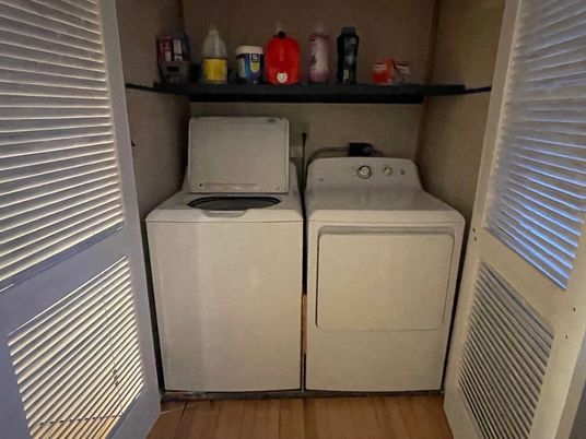 Interior, Utility Closets, Washer, Wood Texture Flooring