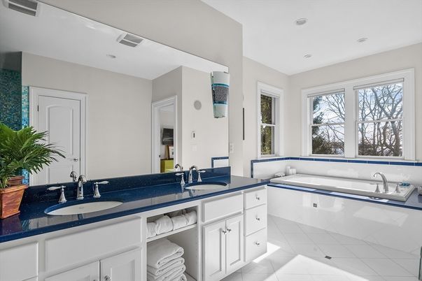 Bathroom, Dual Sink Vanities, Interior, Recessed Lighting