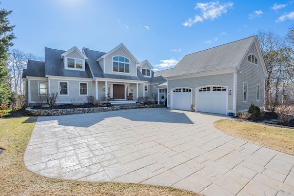 Attached, Exterior, Facade, Cape Cod