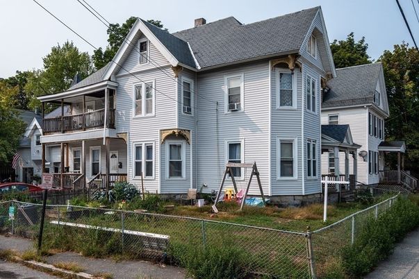 Backyard, Exterior, Facade, Queen Anne Victorian
