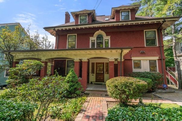 Exterior, Facade, American Foursquare