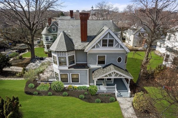 Exterior, Facade, Queen Anne Victorian