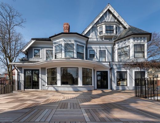 Exterior, Facade, Queen Anne Victorian