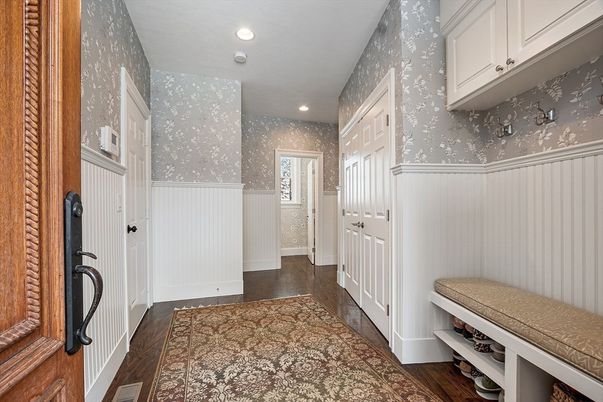 Interior, Recessed Lighting, Washer, Wood Texture Flooring