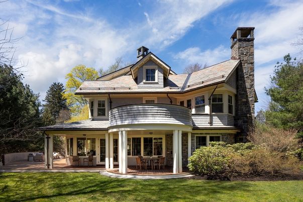 Exterior, Facade, Queen Anne Victorian