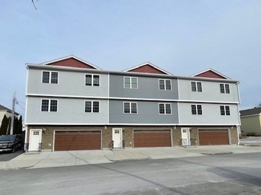 Attached, Exterior, Facade, Rowhouse