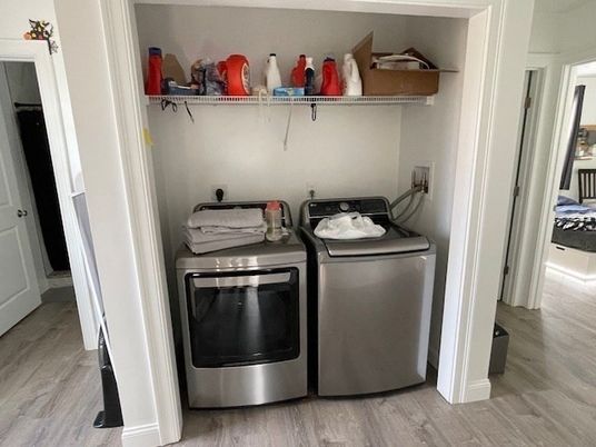 Interior, Utility Closets, Washer, Wood Texture Flooring