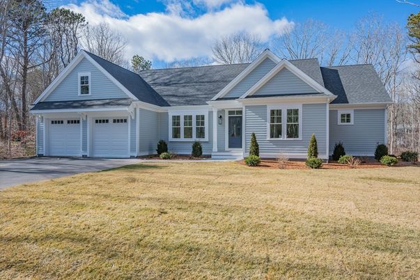 Attached, Exterior, Facade, Farmhouse