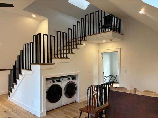 Interior, Recessed Lighting, Washer, Wood Texture Flooring