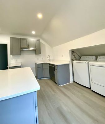 Interior, Kitchen, Recessed Lighting, Washer, Wood Texture Flooring