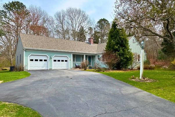 Attached, Exterior, Facade, Cape Cod