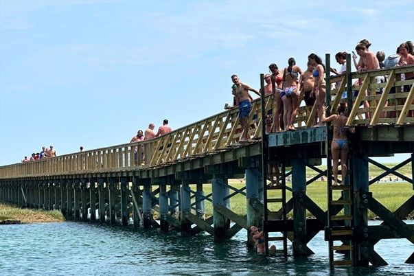 Exterior, Lake