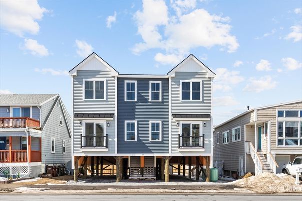 Exterior, Facade, Rowhouse