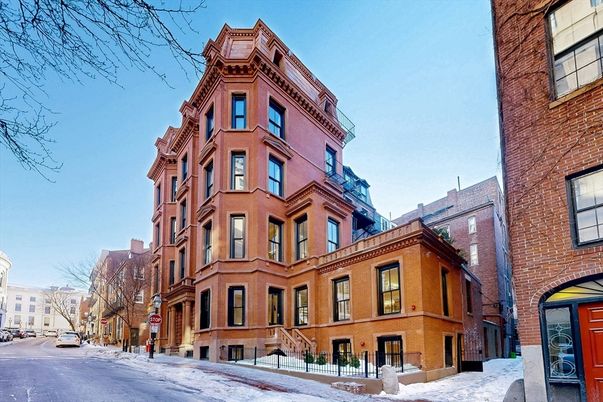Exterior, Facade, Brick Facade, Rowhouse