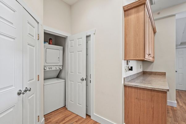 Interior, Utility Closets, Washer, Wood Texture Flooring