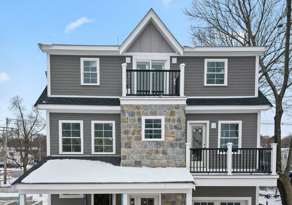 Exterior, Facade, Farmhouse
