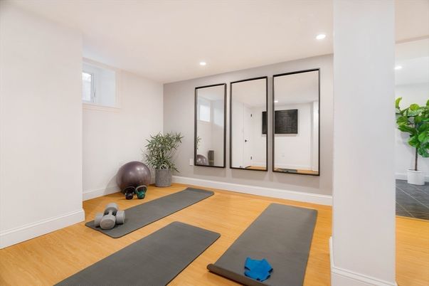 Interior, Recessed Lighting, Wood Texture Flooring