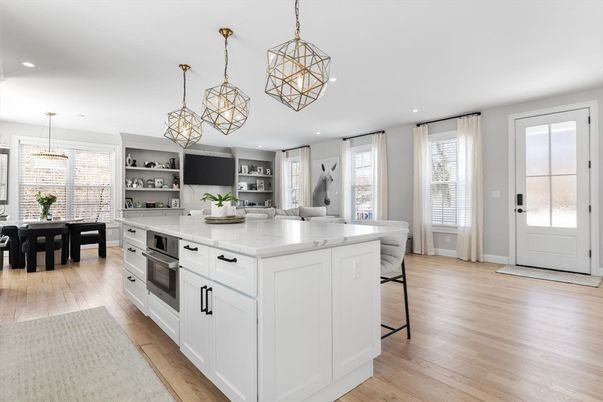 Chandelier, Dining room, Interior, Kitchen, Pendant Lights, Recessed Lighting, Wood Texture Flooring