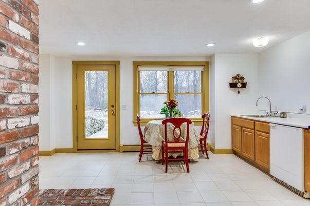 Dining room, Interior, Recessed Lighting