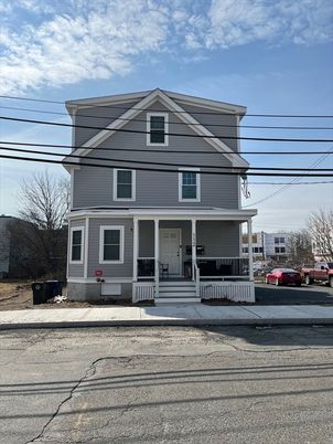 Exterior, Facade, Queen Anne Victorian