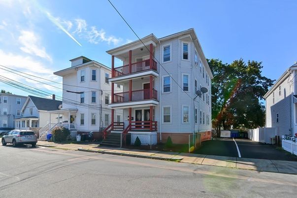 Exterior, Facade, Queen Anne Victorian