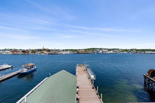 Exterior, Lake