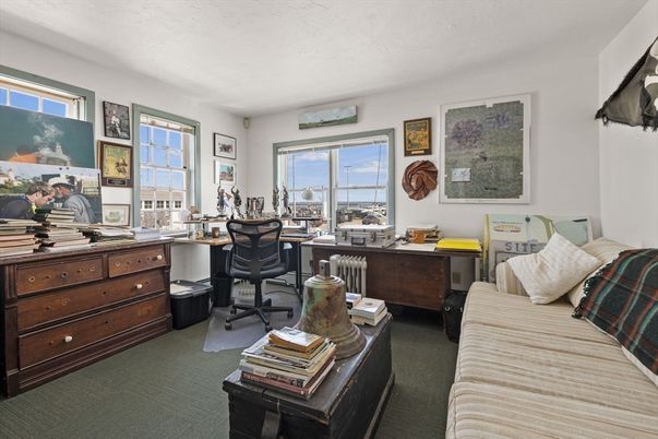 Home Office, Interior