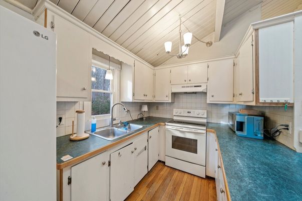 Interior, Kitchen, Pendant Lights, Wood Texture Flooring