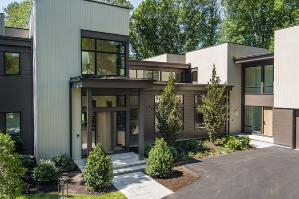 Exterior, Facade, Modern
