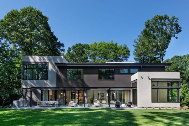 Backyard, Exterior, Facade, Modern